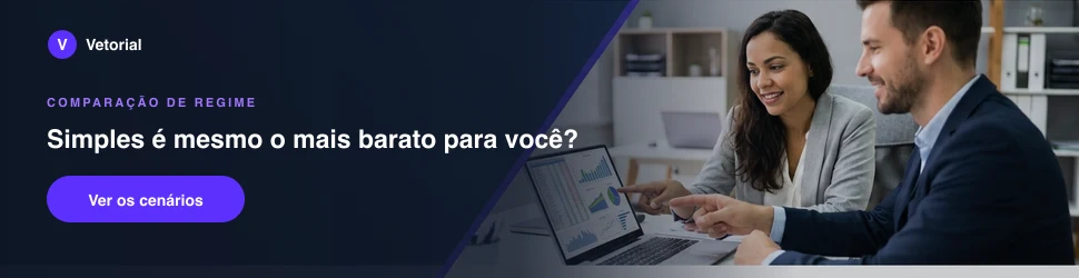 Contadora e empresário comparando o custo do Simples Nacional com outro regime numa planilha